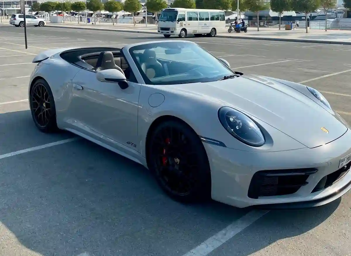 Porsche 911 Carrera GTS